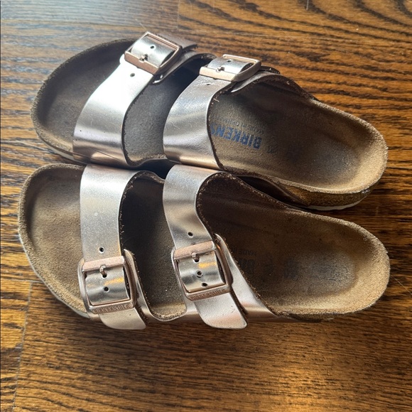 Birkenstock Size 36 (5) Rose Gold Gently worn - Picture 2 of 3